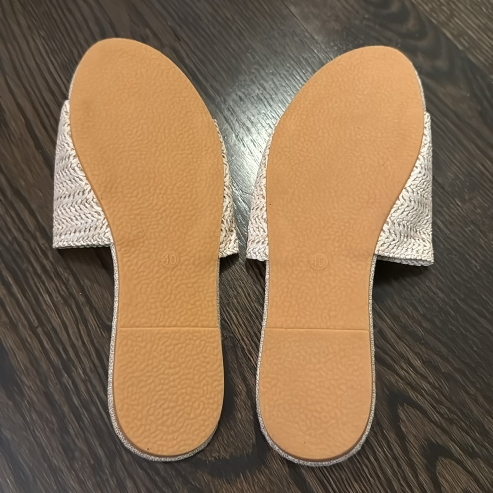 🟠 NEW NEVER WORN STRAW WEAVE CREAM FLAT SANDALS SIZE SIZE 40 - Picture 2 of 2